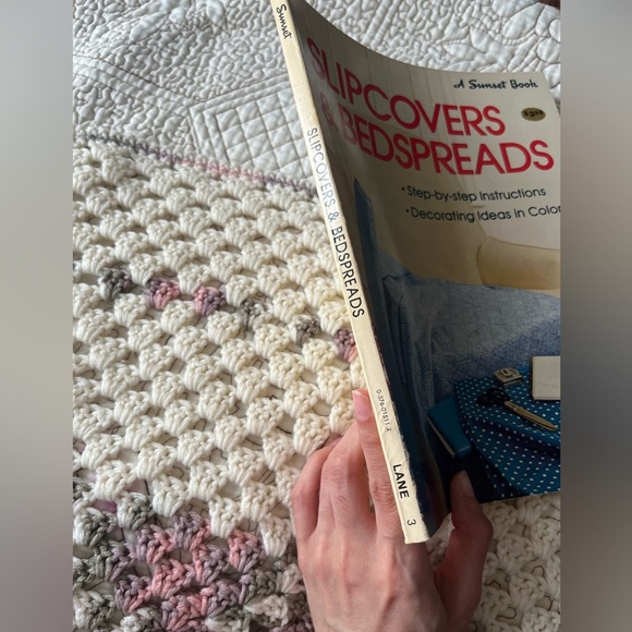 Slipcover & Bedspreads Vintage 1970s book - Picture 8 of 8